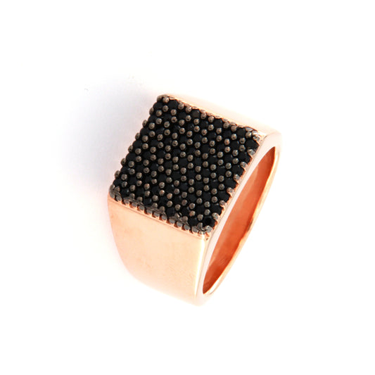 ANELLO CON TESTA QUADRATA PAVE'